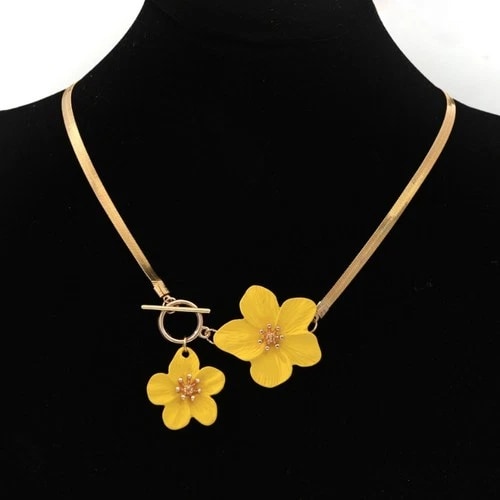 Women's Fashion Elegant Yellow Flower Pendant Necklace Earring Set Alloy view 4