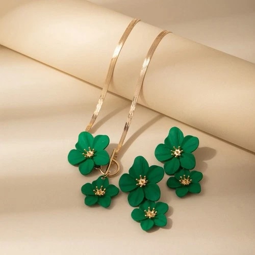 Women's Fashion Elegant Green Flower Pendant Necklace Earring Set Gift Alloy view 3