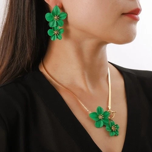 Women's Fashion Elegant Green Flower Pendant Necklace Earring Set Gift Alloy view 2